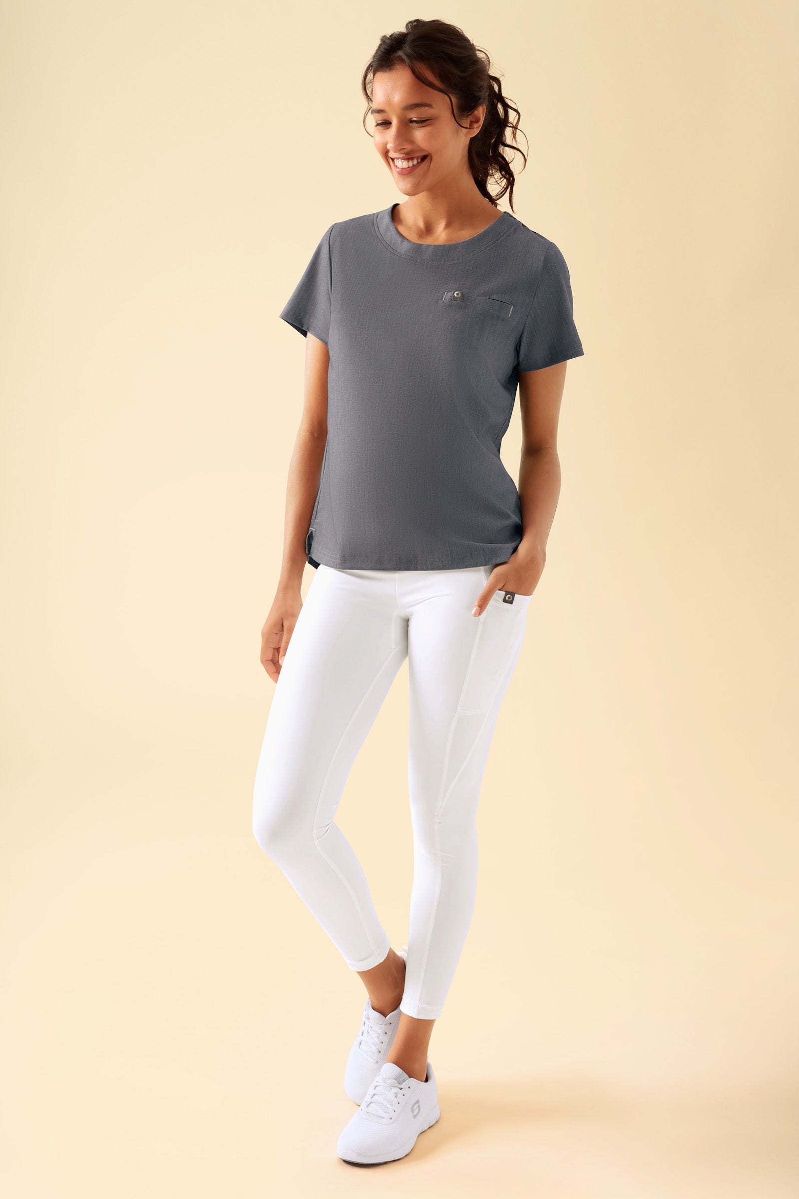 KAERE Leggings Damen - super elastisch weiß, Vorderansicht Das Model ist 176 cm groß und trägt Größe S