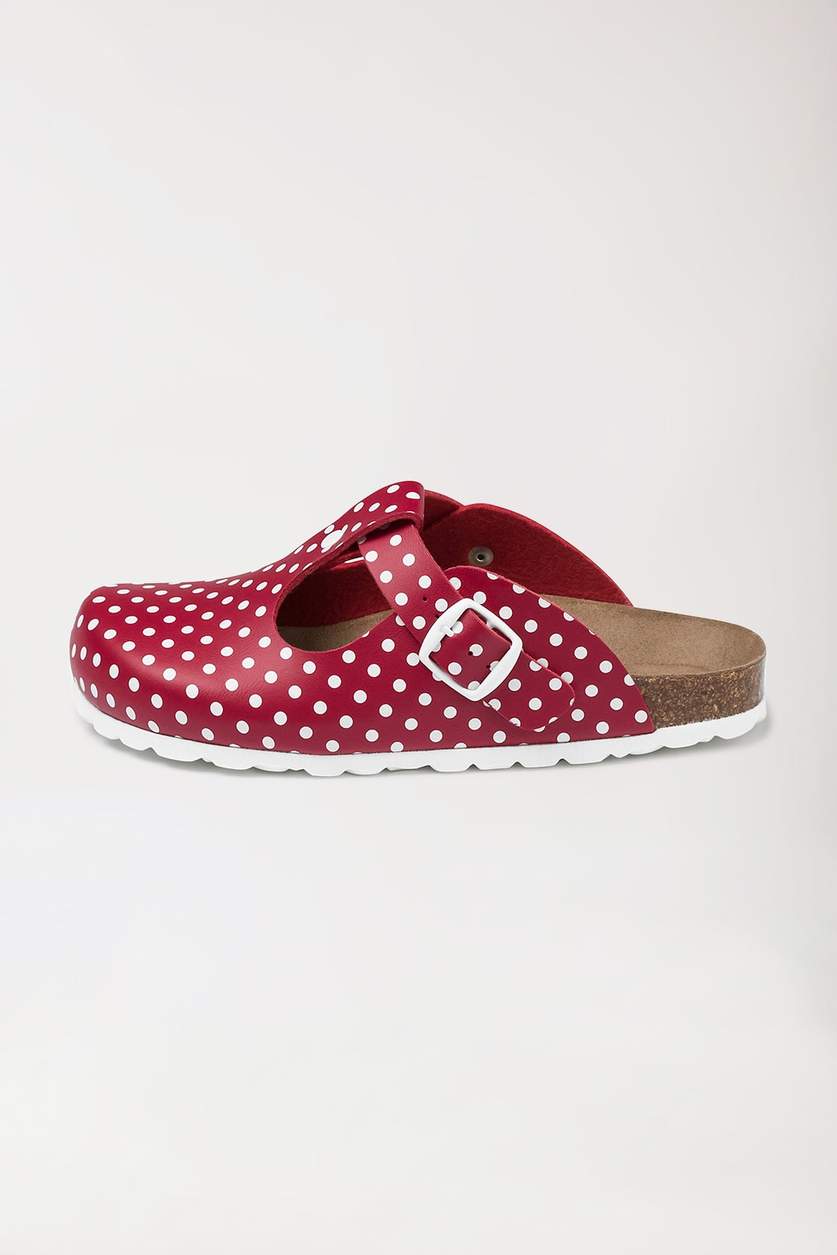 Damen-Clog in Rot/Weiß mit weißen Punkten, einer verstellbaren Schnalle und einem braunen Fußbett aus Naturkork., Vorderansicht 
