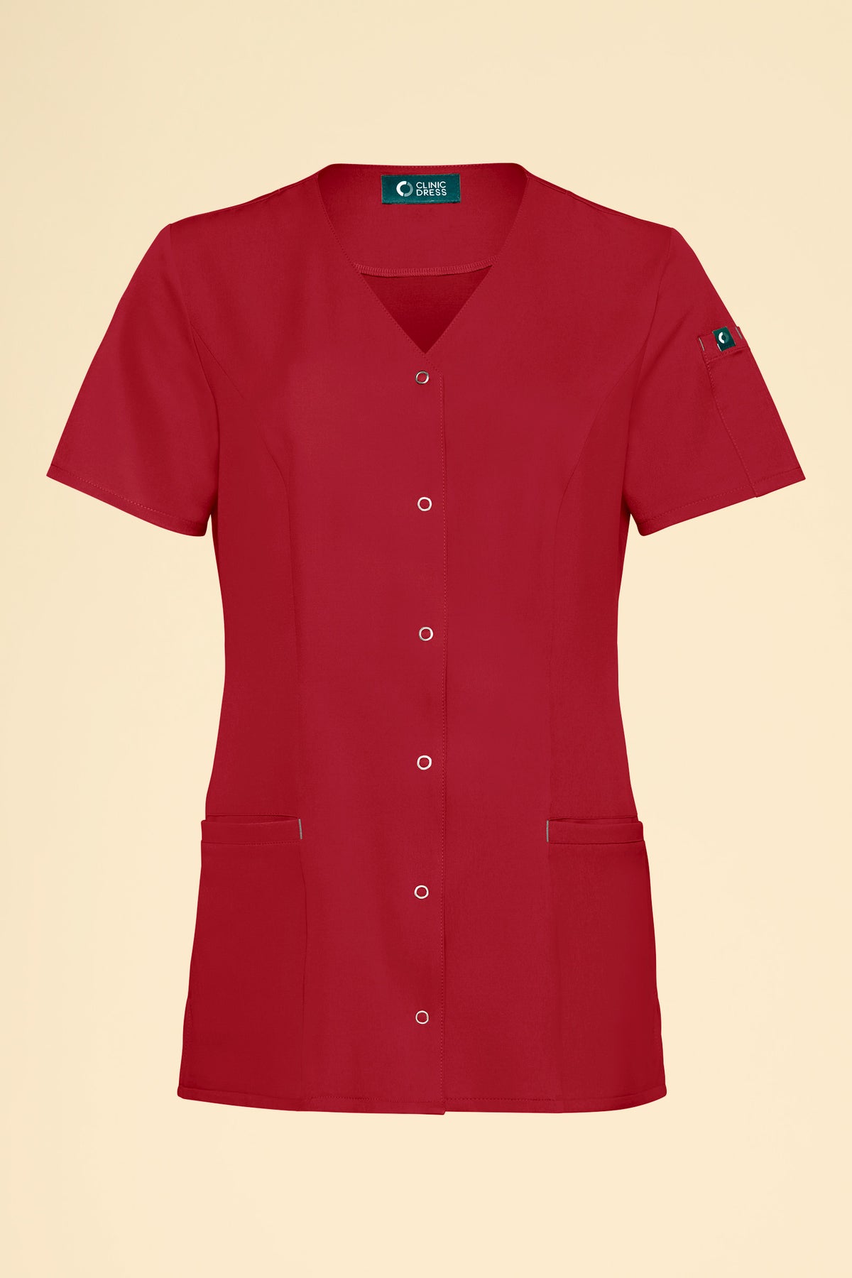 Rotes KAERE Kasack-Oberteil für Damen – durchgeknöpftes Scrub-Top mit V-Ausschnitt, kurzen Ärmeln, Knopfleiste vorne und zwei Seitentaschen., Vorderansicht 